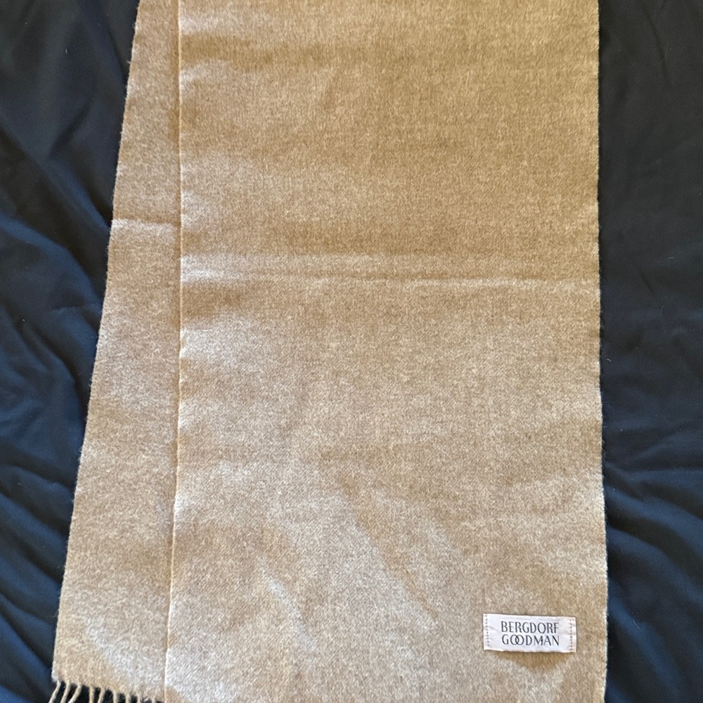 Bergdorf Goodman Camel Scarf Shawl Wrap. Exquisite! - Picture 3 of 3